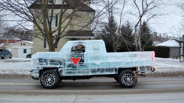 他們把這台冰車開了 2.5英哩然後去申請了吉尼斯世界紀錄。