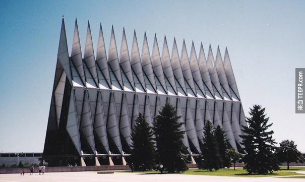 32. 空軍學院禮拜堂（科羅拉多州，美國）