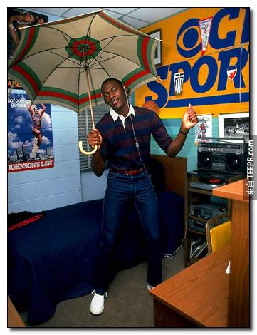 8. 麥克喬丹 (Michael Jordan) － 年輕的時候超土的，這麼會想到這位土土的年輕人會變成籃球壇裡的傳奇人物。