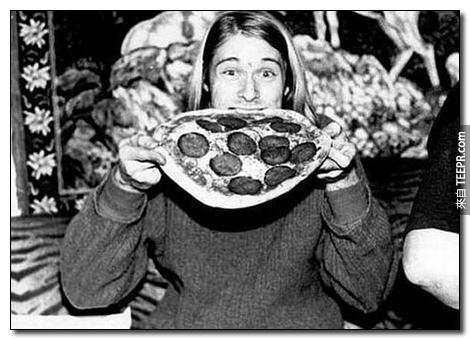 6. 科特·柯本 (Kurt Cobain) － 這位涅槃 (Nirvana) 的主唱原來還有這麼開心的表情。他後來是患了憂鬱症而自殺身亡。