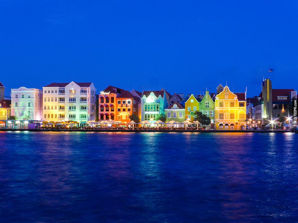 10. 庫拉索 - 威廉斯塔德 (Willemstad, Curaçao): 最美的夜景。 