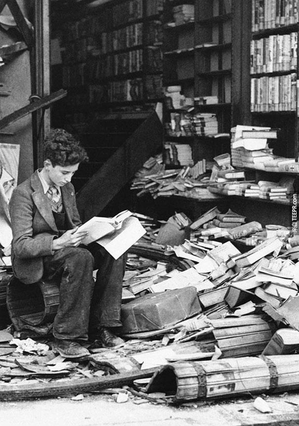 在伦敦被空中轰炸炸毁的书店 - 1940