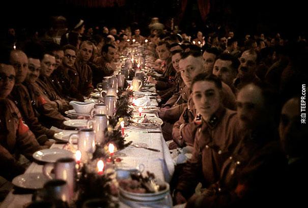 希特勒和他的军官庆祝圣诞节 - 1941