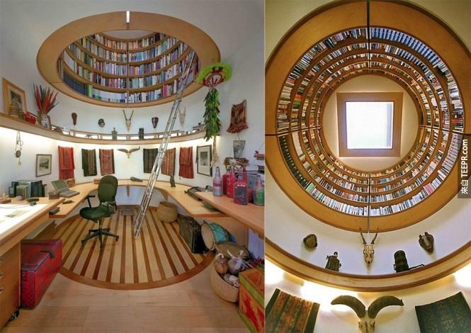 这个完美而且又省空间的环绕书柜。