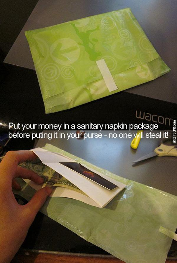 5.) 把緊急錢藏在一個隨身衛生紙包。