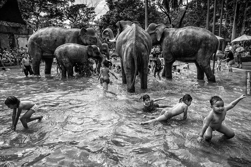 泰国国际奖: "儿童节" (Children Day) by Suthas Rungsirisilp, Thailand, 1st Place, 2014 Sony World Photography Awards