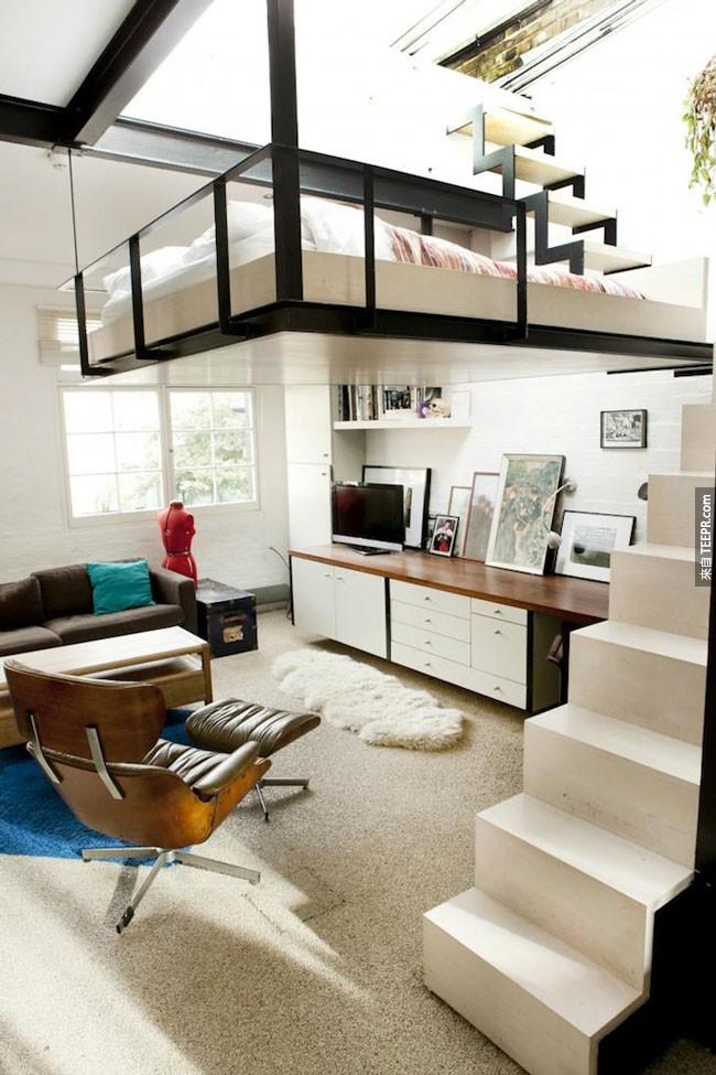 12. 一个夹层床可以帮你省下很多空间。往楼上的楼梯可以带你到一个500平方公尺的屋顶花园。