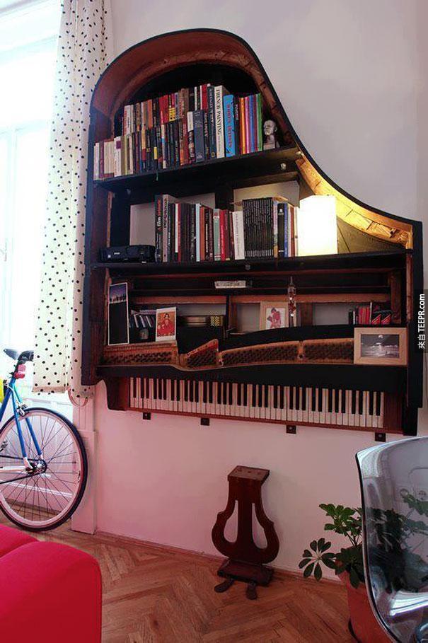 1. 一個舊的鋼琴被變成書架。