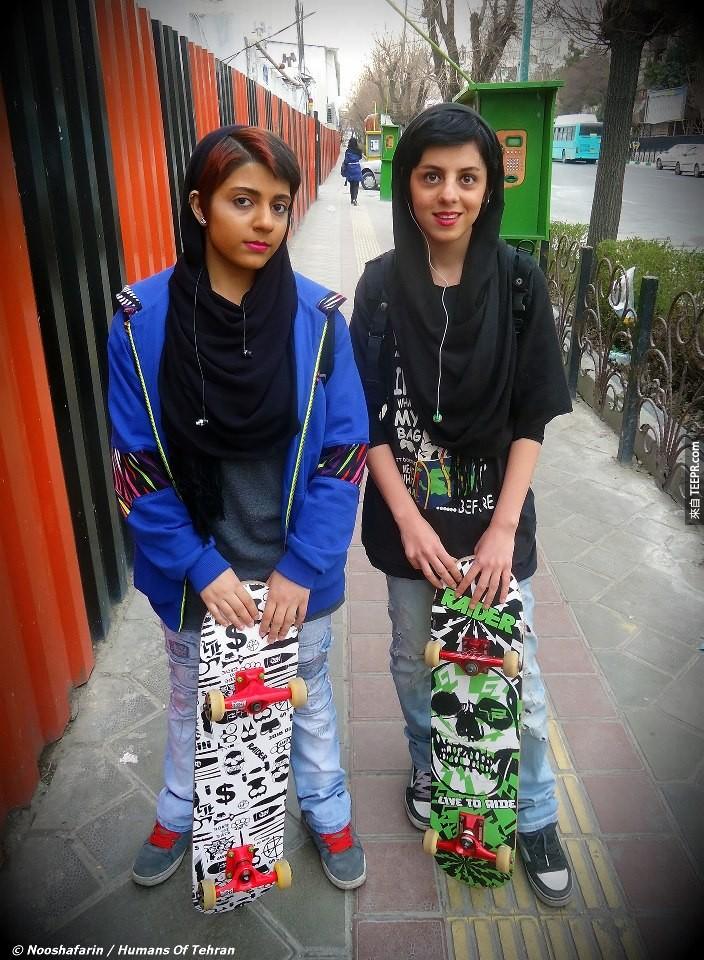 德黑兰的滑板女孩。