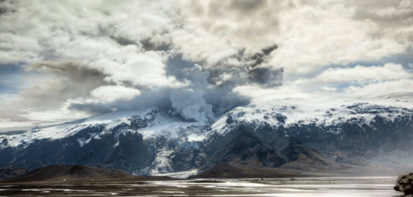 #4. Eyjafjallajökull火山爆发 (冰岛)