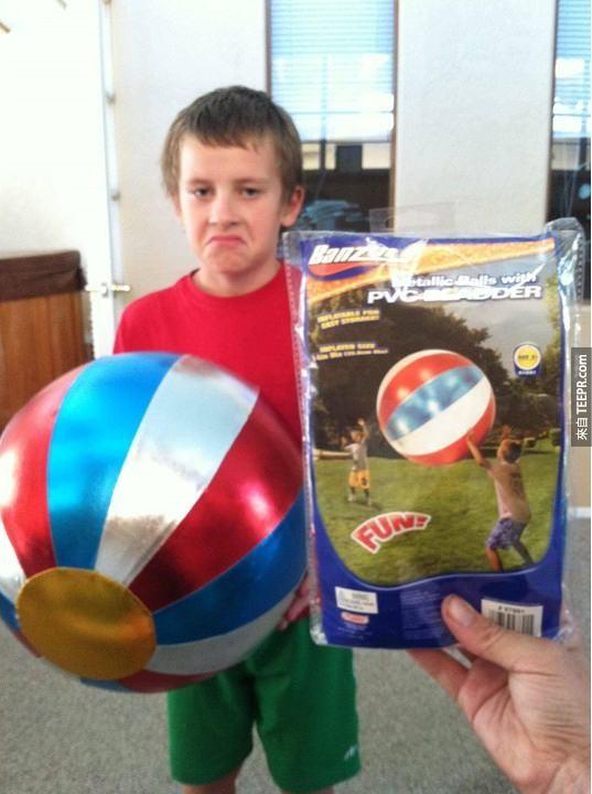 这颗球的大小可能不是真的，但小男孩的失望却是真的...