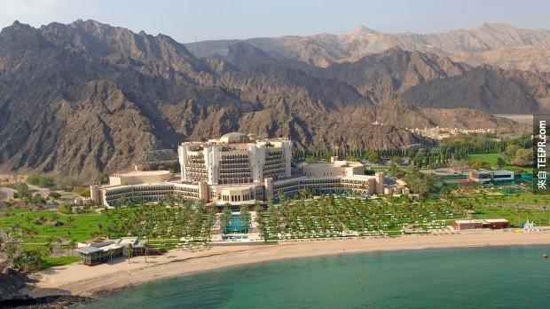 7. 布斯坦丽思卡尔顿酒店 - 阿曼 (Al Bustan Ritz Carlton – Oman)