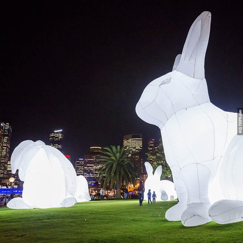 Downtown Sydney Transformed by Light for Vivid Sydney Sydney projection light exhibition 
