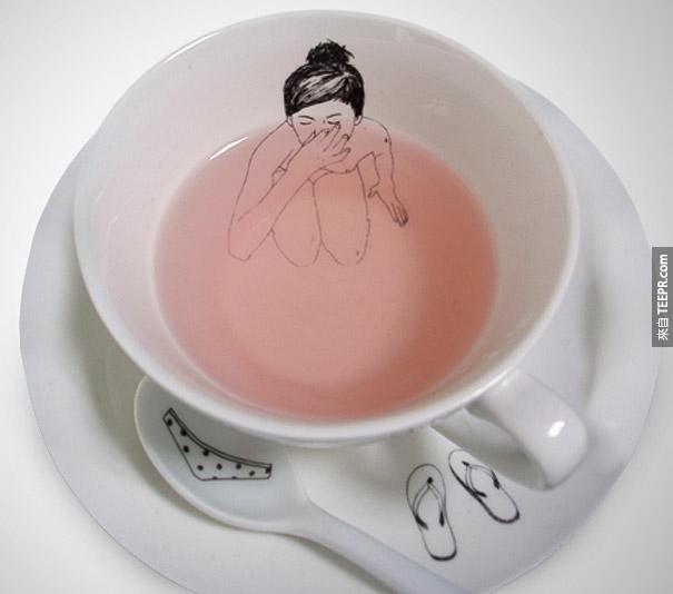 1. 洗澡的女生茶杯组