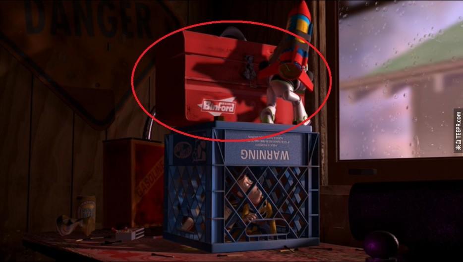 玩具总动员中胡迪被BinFord的工具箱所困住，这个工具箱也同时在知名好莱坞明星Tim Allen的家庭改造的电视秀中出现过。