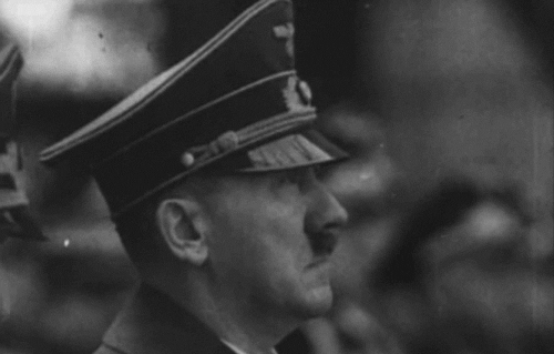 4. 在1938年的时候，希特勒得到了TIME杂志的「年度人物」。然后在1939年的时候，他被提名诺贝尔和平奖。