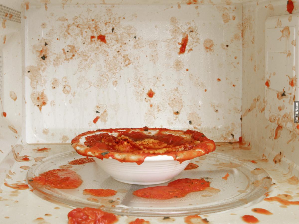 4. 没有盖起来的红酱：如果你加热红酱的时候没有用盖子的话，这就是下场。