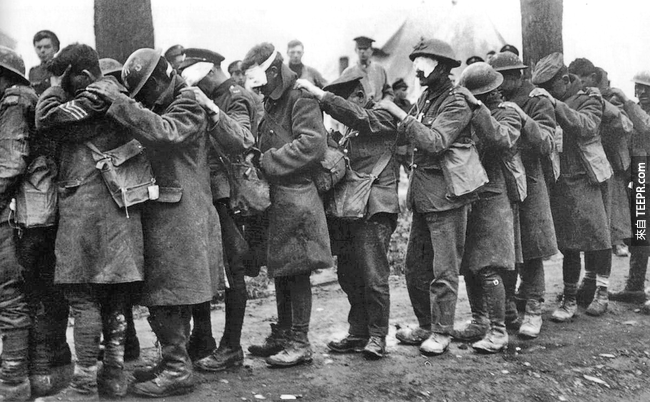 7.) 加拿大士兵之在受到敌军用化学物质攻击时，他们会尿尿在自己的手帕上，并盖住脸颊，才得以存活下来。
