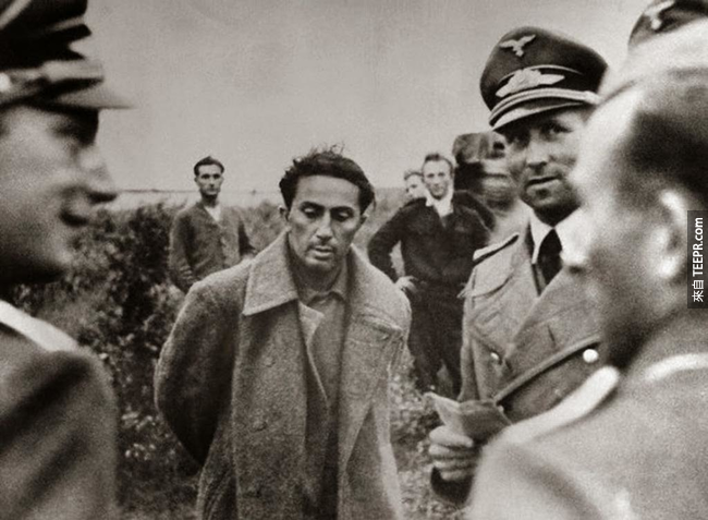 15.) 史达林的儿子 Yakov Dzhugashvili  被德国人拍下了这张照片后，在监狱被杀死了，1941。