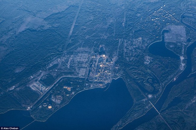看看2013的空拍图，再看看森林如何向城市逼近。