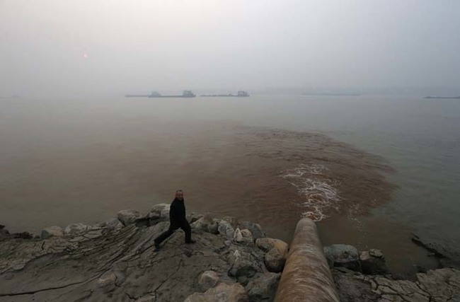 水质污染一直是中国大陆很严重的问题之一，而这个问题似乎只会越来越严重。