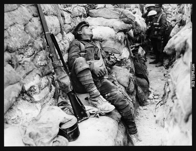 5.)在第一次世界大战中，许多士兵为了回家，射伤自己的脚，只求可以从战争脱逃。