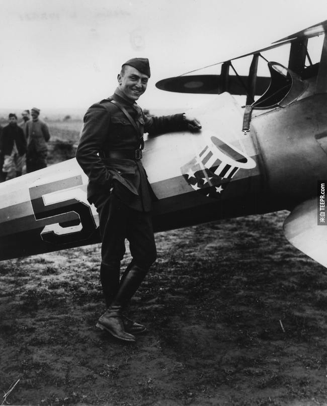 16.) 飞行员在战争中会将引擎关闭，为了防止在战争时失速。
