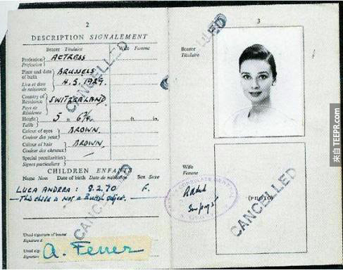 7. 奥黛丽·赫本 (Audrey Hepburn)