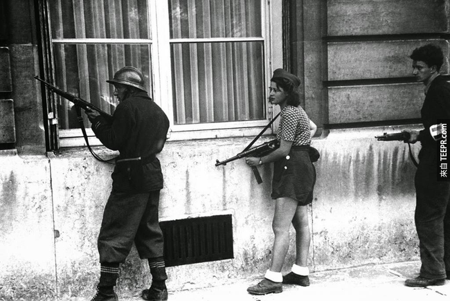 27.) Simone Segouin，來自法國的 18歲戰將，1944。