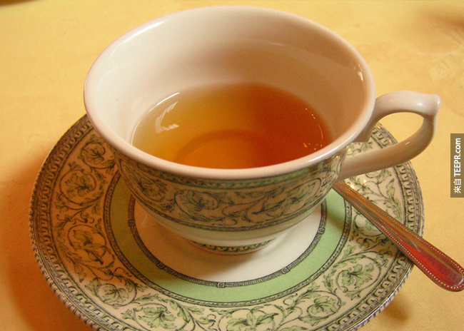 3. 茶：热饮有助于纾缓鼻塞和喉咙痛。绿茶还可以刺激抗病毒细胞的生长。