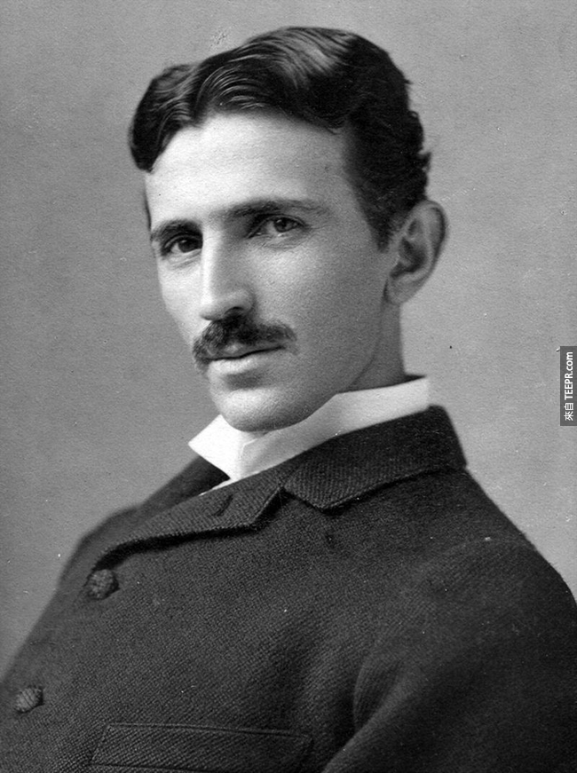 2. 1919年，发明家尼古拉·特斯拉(Nikola Tesla)就预测了会有简讯。他预测了会有一个「世界各地的无线讯息」的「装置」。以我们现在来看，这个「装置」就是手机，而他确实可以无线地发送讯息到世界各地。