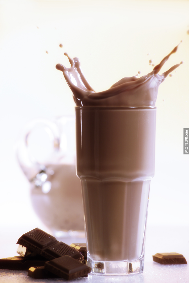20. 巧克力牛奶是在運動鍛鍊完，店裡頭最常販賣用來補充蛋白質的奶昔口味。