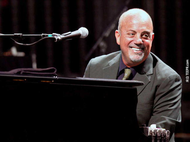 5.) 「鋼琴男人」 Billy   Joel 經常性地在觀看表演時，將前排座位讓給後面看不到的人觀看。