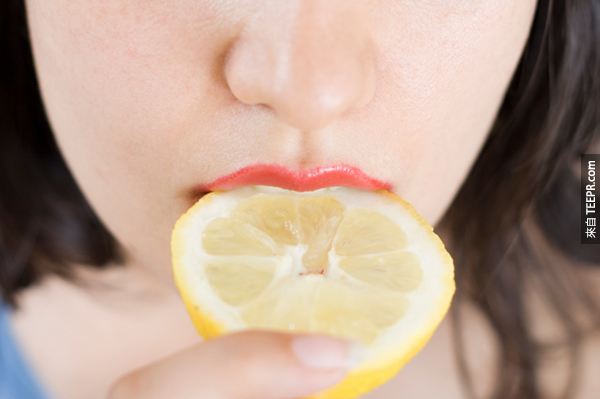 7. 多吃柠檬补充维他命C，但吃完记得要漱口或是刷牙，不然把柠檬的酸性一直保持在口中，会侵蚀你牙齿的珐瑯质。