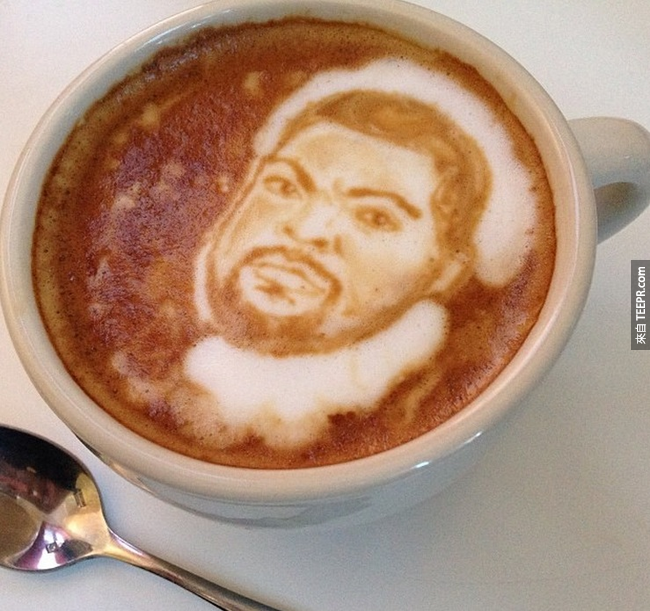 他还说：「我的咖啡很烫，所以我加了冰块酷巴(Ice Cube)！」