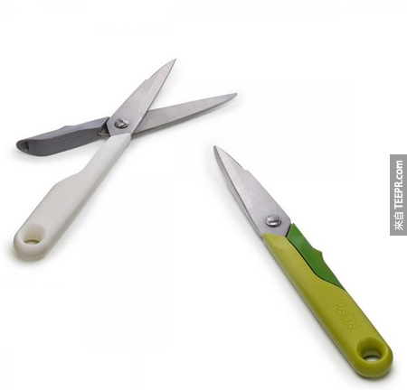 8. 二合一剪刀，收起來還可以當一般刀子使用。