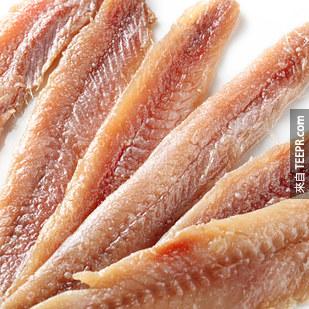 7. 沙丁鱼和鳀鱼有对脑部有益的ω-3脂肪酸(有较低的汞、也比鲑鱼便宜。)