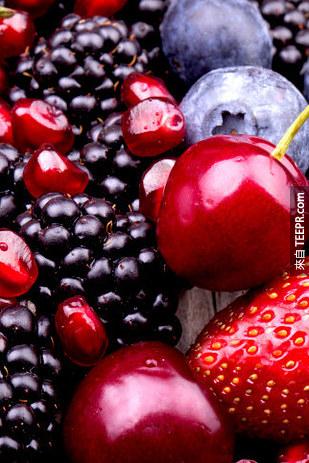 2. 莓果当中的抗氧化剂，可以修复你的皮肤、让你的大脑年轻。