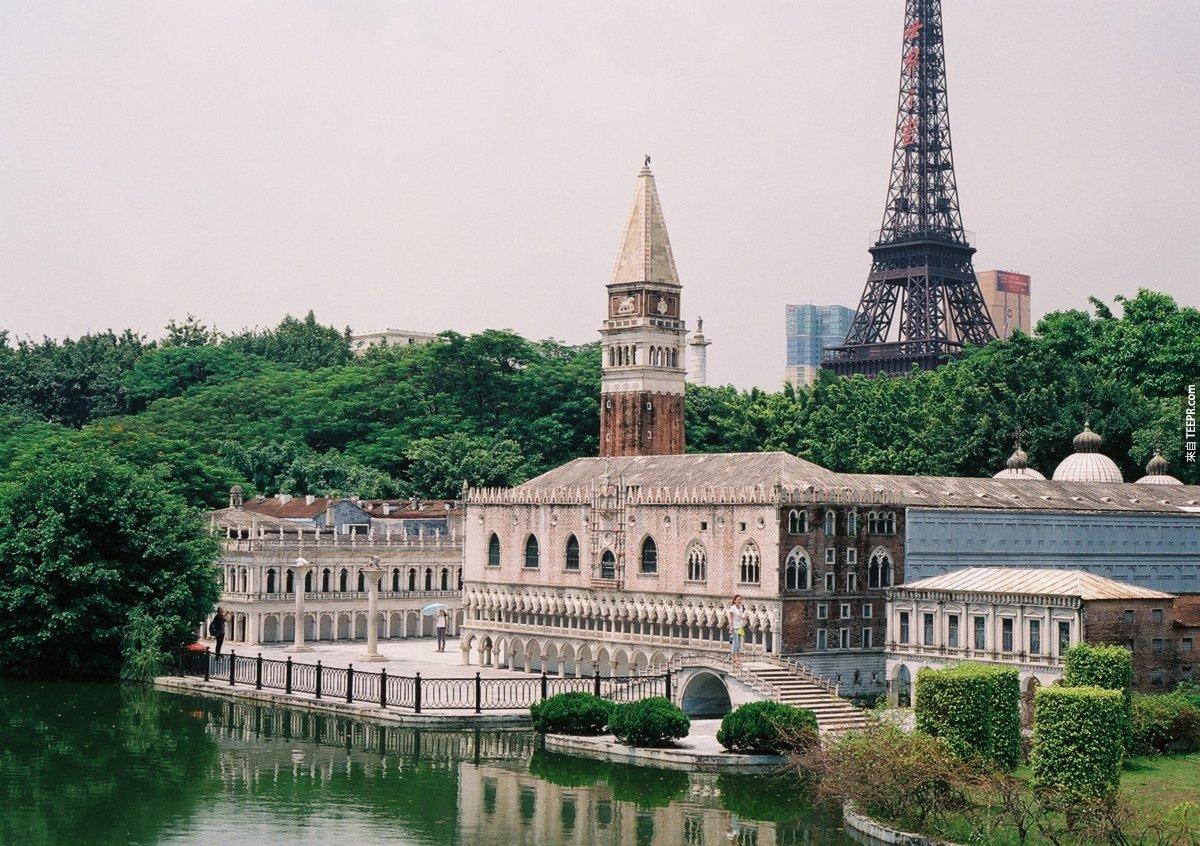 圣马可广场 (背景可以看到巴黎铁塔)
