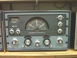 3. 在二次世界大战(WWII)后，全球都开始使用短波广播，来传送一连串的密码。很奇怪的是，至今这个机器还会哔哔声。