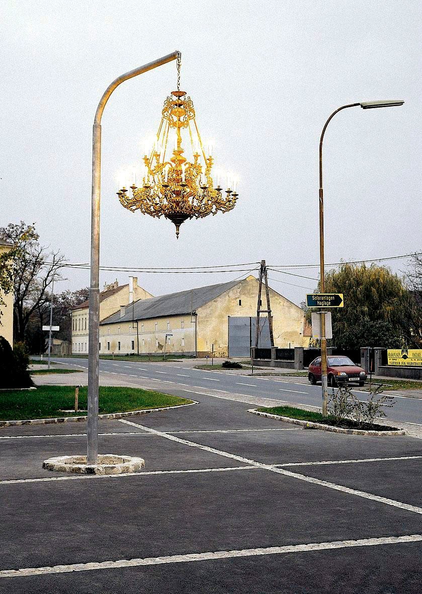 街头吊灯艺术， Werner Reiterer 的作品。（奥地利）