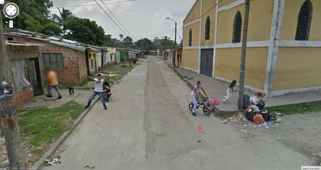 16. 在哥伦比亚(Colombia)，还有人向Google街景车开枪。
