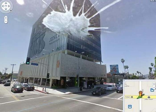 6. 这绝对不是大楼爆炸，只是一沱鸟大便刚好击中镜头了。
