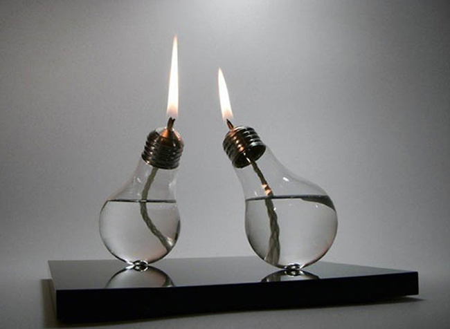 6. 把坏掉的灯泡变成蜡烛。