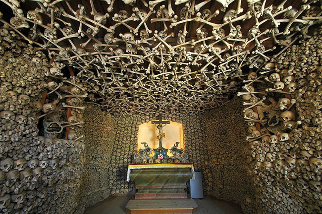 3. 波蘭切爾姆納人骨教堂(Czermna "Skull" Chapel, Poland.)