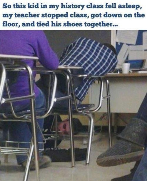 4. 老師趁一名學生睡覺的時候，蹲下來把他的鞋帶綁在一起。