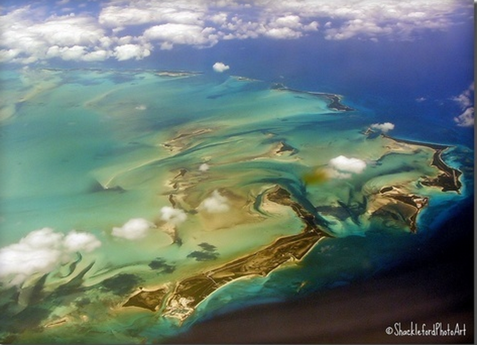 5. 35,000英呎上空的巴哈馬群島。