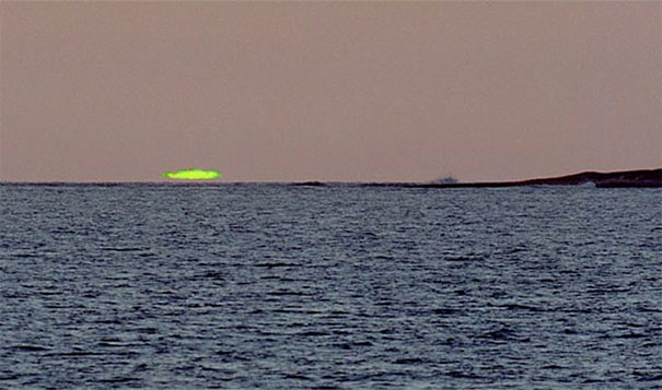 17. 绿色闪电：在日落的开始或是结束时，巧合的状况会造成这样的现象。