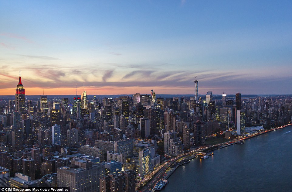 公園大道432號的高度，足以傲視381公尺高的美國帝國大廈 (Empire State Building)、318公尺高的克萊斯勒大廈 (Chrysler Building)、扣除掉尖塔、416.9公尺高的世界貿易中心一號大樓 (One World Trade Center) 等摩天大樓。