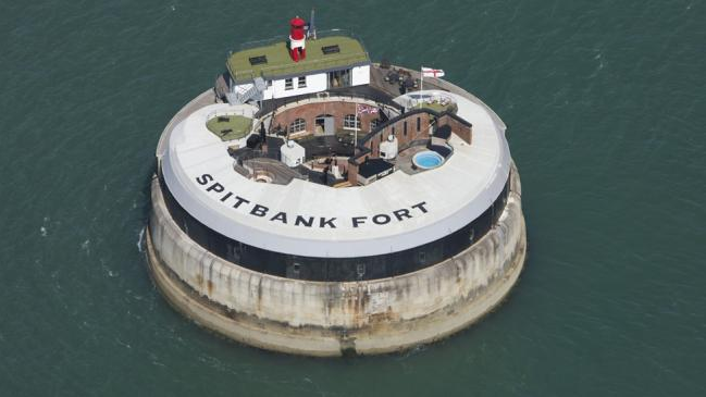 英國 罕布夏郡，岬堤堡壘飯店 (Spitbank Sea Fort Hotel, Hampshire, England)